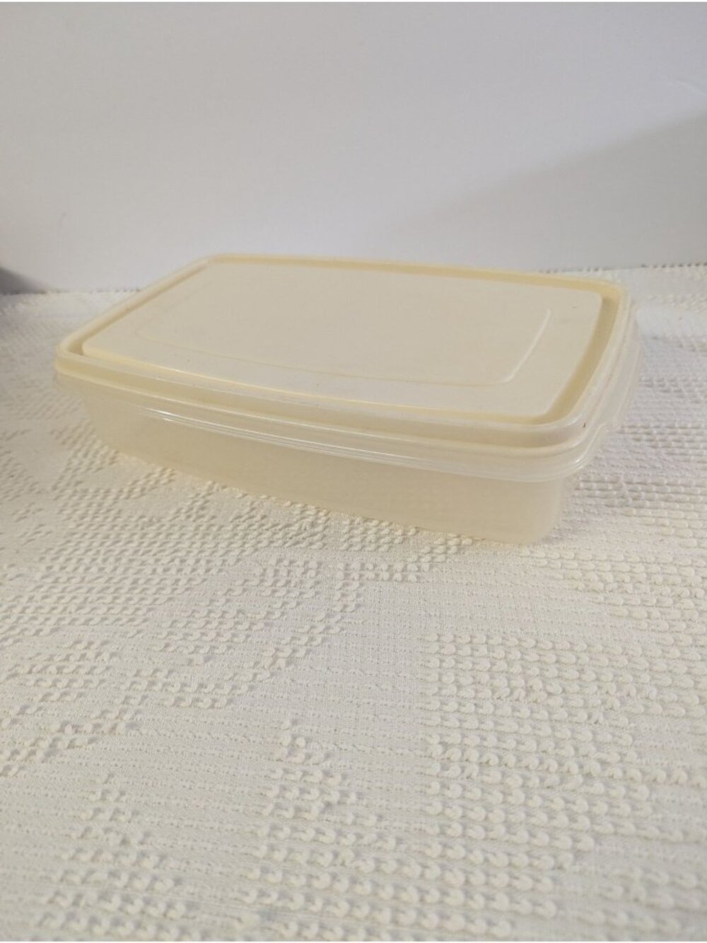 Rubbermaid Servin' Saver #6 Storage Container Almond Lid Rectangle 7 Cups USA